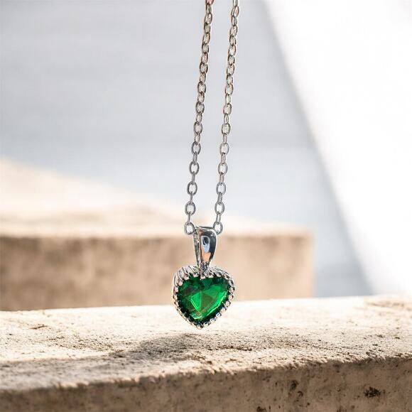 Elegant Green Heart Pendant Necklace – Silver Tone – Adjustable 16” + 2” - Picture 1 of 8
